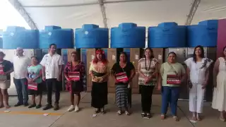 El municipio de Carmen inició la entrega de refrigeradores y cisternas del programa Hogares para el Bienestar