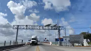 Fracasa cierre del Puente Zacatal ante impago de Pemex