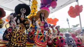 Han arrancado las ofertas de las calaveritas y las tradicionales “catrinas” en los puestos