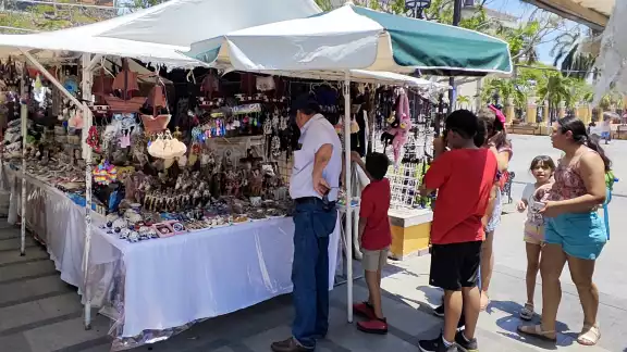 Artesanos aprovechan la temporada alta en Ciudad del Carmen