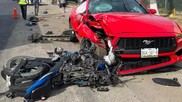 Aparatoso choque carretero deja dos lesionados y daños cuantiosos.