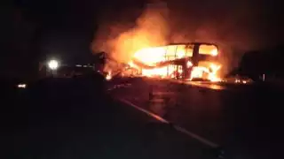 Accidente mortal en la carretera Escárcega-Villahermosa deja al menos diez fallecidos.