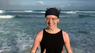 Se llamaba Alejandro y solo quiso salvar a su amiga; reconocen a turista fallecido en playa Chac Mool de Cancún