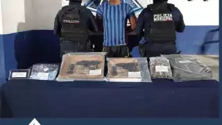 La SSPyPC presentó a Adrián Alfredo “N”, quien es originario de Veracruz.