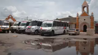 “De buenas a primeras nos dejaron sin nada”: Camioneros de Mérida protestan  para exigir prestaciones, pago salarial y transición clara al Sistema Va y Ven