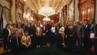 Joaquín Díaz Mena visitó el Palacio Nacional para discutir temas de salud y bienestar.