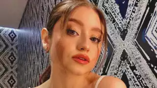 Karol Sevilla causa revuelo al ser avistada besándose con futbolista del América, Diego Monroy.