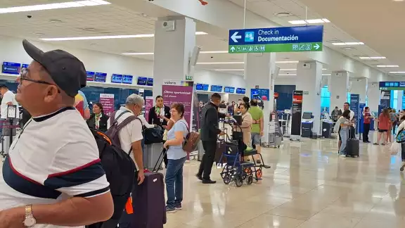 Los vuelos partieron con poco más de una hora tarde