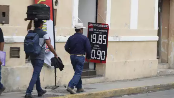 Los indocumentados viven en zozobra constante, pero mantienen fuerte la economía familiar