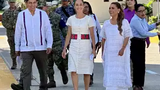 La presidenta de México, Claudia Sheinbaum Pardo, junto a la gobernadora Evelyn Salgado