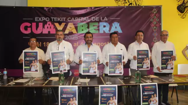 El evento incluye bailes con grupos nacionales y locales, así como  presentaciones culturales.