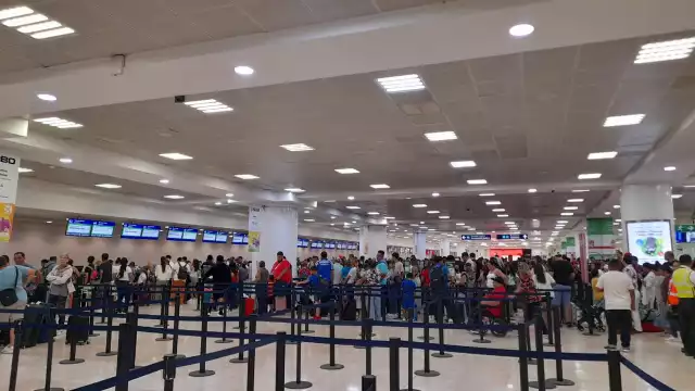 Las tres terminales registraron horas pico en el Aeropuerto de Cancún