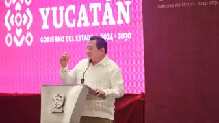 Joaquín Díaz Mena reconoce la labor de los nutriólogos en Yucatán