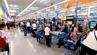 A pesar de los precios, muchos ciudadanos acuden a esta tienda por la calidad y frescura