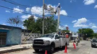 Por falta de luz retienen a trabajadores de la CFE en el Oriente de Mérida: "No se pueden ir hasta que solucionen el problema"  