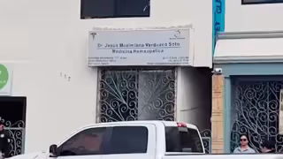 La clínica del Doctor Verduzco fue clausurada y asegurada.