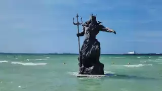 En Yucatán llaman a destruir estatua de Poseidón e internautas se burlan con memes