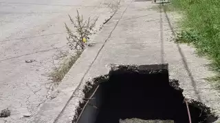 Demandan colocación de rejillas del drenaje pluvial por la colonia Manguitos de Champotón