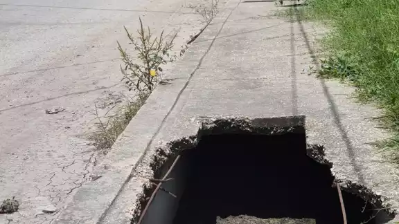 Los habitantes exigen la colocación de rejillas. Los habitantes exigen la colocación de rejillas.