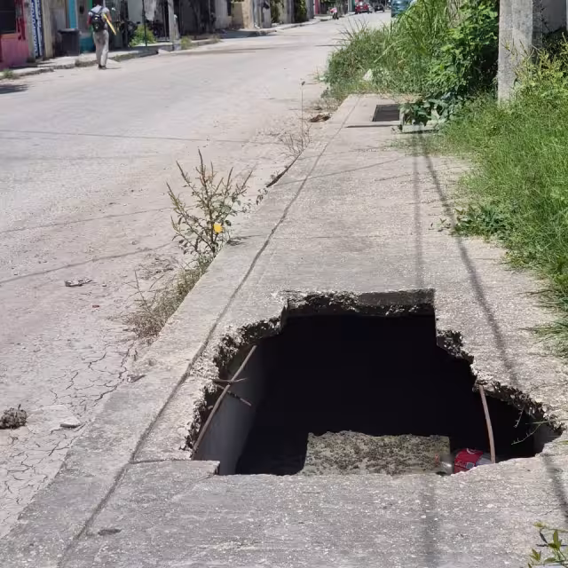 Los habitantes exigen la colocación de rejillas.