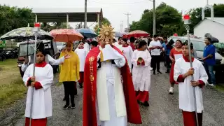 Celebran Corpus Christi con fe bajo la lluvia en Guadalupe Victoria