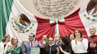 La Secretaria de Gobernación entregó el primer informe de la presidenta.