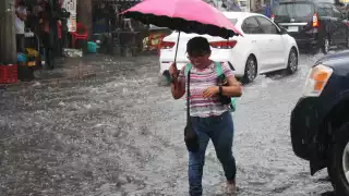 Se pronostica lluvia, rachas de viento y actividad eléctrica, pero continuará el calor