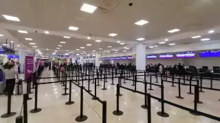 Desvían 16 vuelos  a otros aeropuertos debido a las torrenciales lluvias en Cancún 