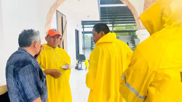 Autoridades municipales revisan las afectaciones del Huracán Beryl en Sinanché