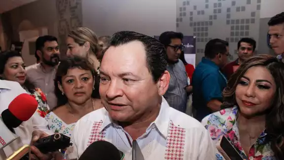 Reveló que su deseo es asumir el cargo de Gobernador frente al Palacio de Gobierno, con la gente Reveló que su deseo es asumir el cargo de Gobernador frente al Palacio de Gobierno, con la gente