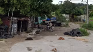 Seis familias llevan ocho días con bajones de luz en Seybaplaya; exigen respuesta de la CFE