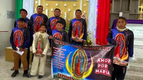 Recorren interminables caminos para cumplir sus mandas a la Virgen, ya sea por salud, la familia o amor