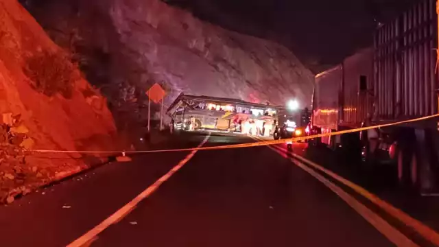 El accidente se registró cuando el chofer perdió el control