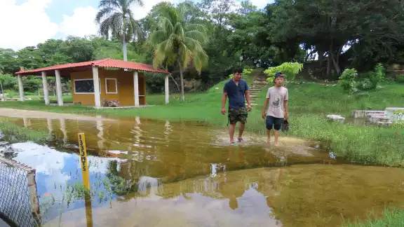El Acuaparque de Mérida  aún no logra regresar a su límite de agua, y ya llegó al área verde