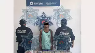 El sospechoso ingresó al comercio usando un arma blanca para amenazar al trabajador