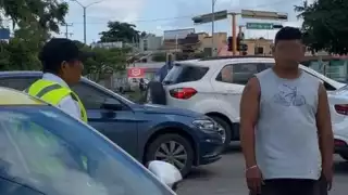  Policía de tránsito choca a motociclistas en Cancún;  presuntamente manejaba ebrio 