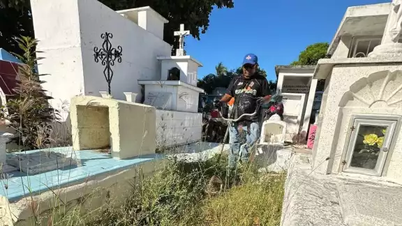 La comisaria de Lerma, Ana Albarrán Martínez, pidió públicamente a la Alcaldía de Campeche que la deje trabajar sin ponerle trabas. La comisaria de Lerma, Ana Albarrán Martínez, pidió públicamente a la Alcaldía de Campeche que la deje trabajar sin ponerle trabas.