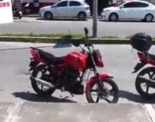 El conductor no iba a grande velocidad, sin embargo, logró dañarn a la peatón.