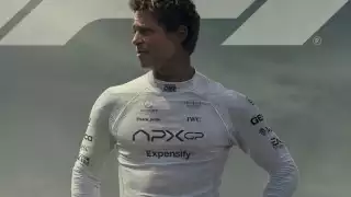 'F1' es protagonizada por Brad Pitt, interpretando a una antigua estrella en ascenso