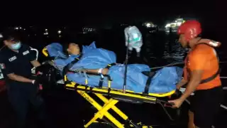 Marina traslada de emergencia a mujer desde Isla Mujeres a Puerto Juárez 