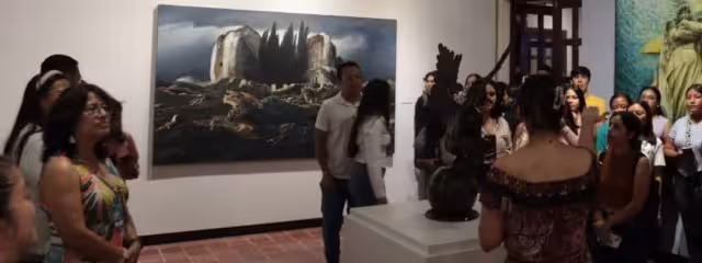 Dobrije Campos Cervera, la museógrafa del ICAC, explicó el contenido de los trabajos