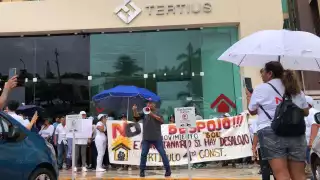 Vecinos de Cancún protestan  por  fraude y despojo de casas