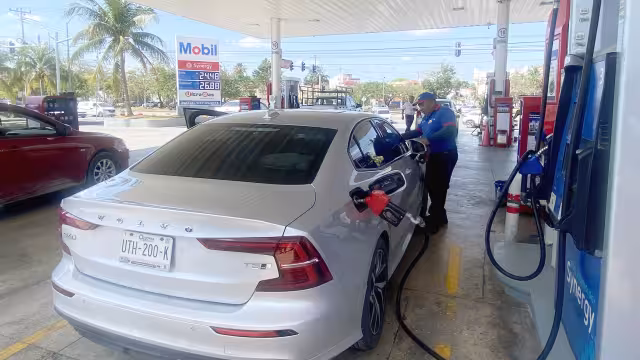 Durante un recorrido por la ciudad se encontró a $24.48 el litro de Magna, siendo el más bajo, mientras que el mayor fue de 24.93.