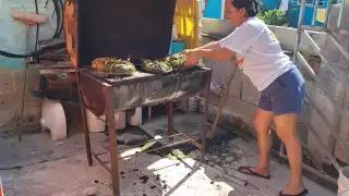 La elaboración del ‘pibipollo’ es una tradición ancestral en Campeche para honrar a los difuntos durante el ‘Hanal Pixán