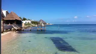 Desde el aeropuerto de Cancún hay varias opciones de transporte para llegar a Puerto Juárez