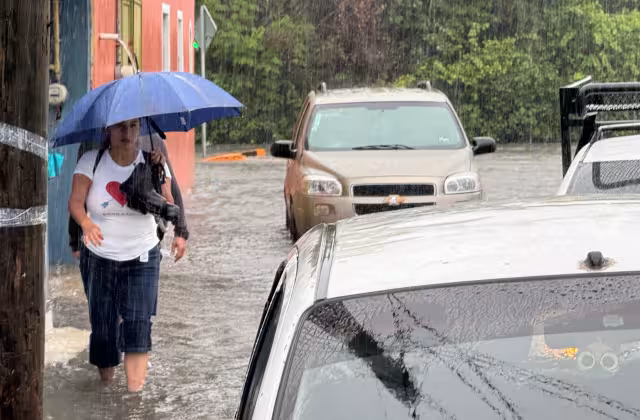 Aguacero torrencial inunda Ciudad del Carmen