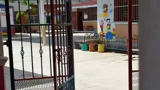 Las escuelas primarias permanecieron con candados