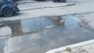 El desperfecto ocasiona que el agua llegue con baja presión a sus hogares o de plano les corten el servicio