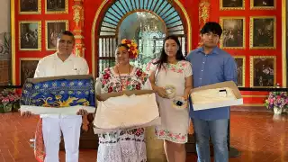 Familia Puerto Romero dona joyería para la Virgen de Nuestra Señora de Izamal, Reina de Yucatán