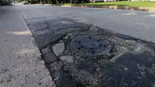 Pese a que el registro lleva tiempo en mal estado, autoridades no han hecho al respecto por repararla